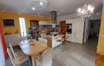 Eladó családi ház