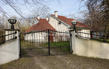 Eladó családi ház