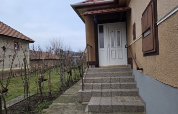 Eladó családi ház