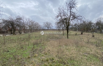 Eladó telek/földterület