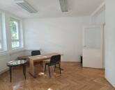 Oroszlányi irodaházban egy szobás irodahelyiség kiadó!