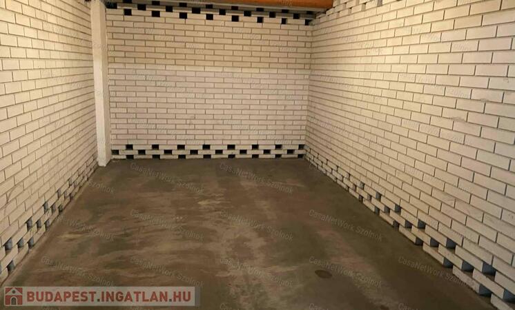 Szolnokon a Tófenék úton garázs kiadó!                                 