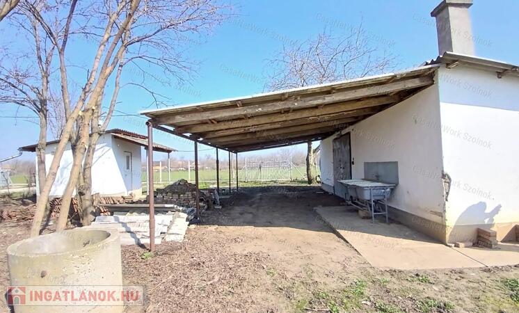 Eladó Tiszaföldváron egy  2278 m2-es építési telek.