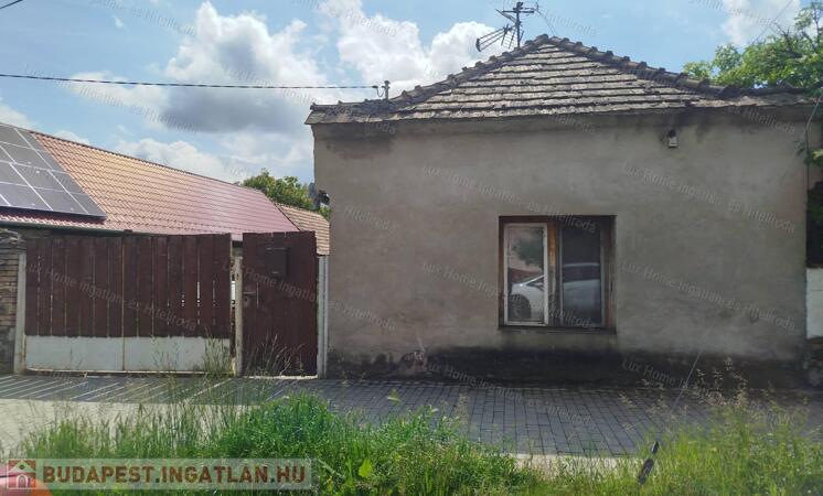 Eladó Környe központjában egy 2852 nm-es, összközműves építési telek                                 