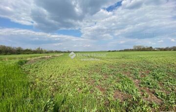 Eladó telek/földterület