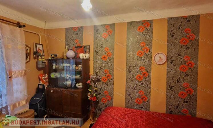 Fegyverneken eladó két családi ház egy helyrajzi számon                                 