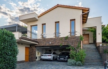 Eladó családi ház