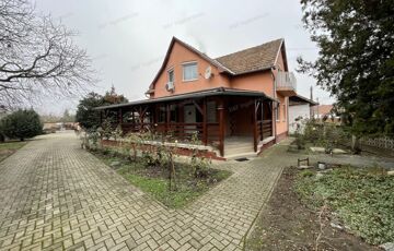 Eladó családi ház