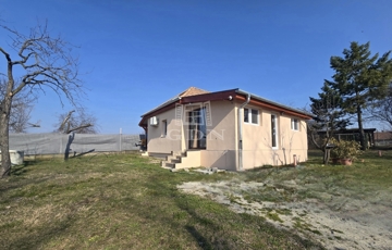 Eladó telek/földterület