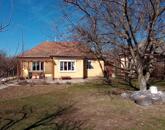 Eladó balatonkenesei ház 1920 m2 telekkel. Két ingatlan egy áráért
