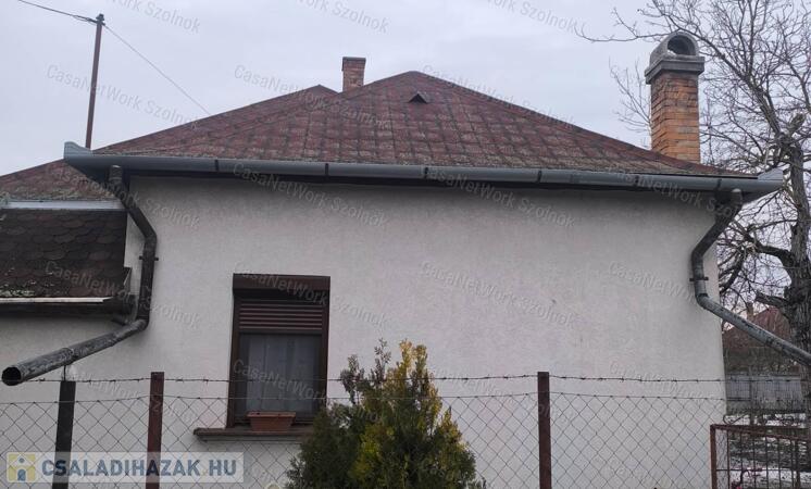 Tiszaföldváron felújított családi ház eladó                                 