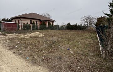 Eladó telek/földterület