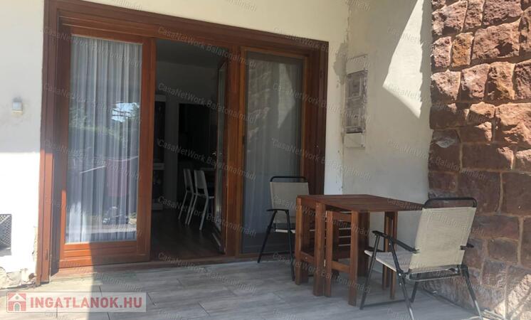 A Balatontól 10 perc sétára iker ház eladó