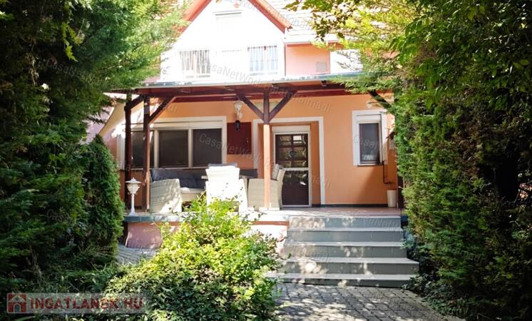 Hangulatos lakóingatlan eladó Balatonalmádiban központhoz közel