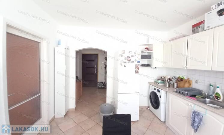 Eladó Szolnok,  Aranyi S úti 4. emeleti, 68 nm-es, 3 szobás lakás!                                 