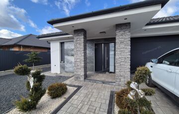 Eladó családi ház