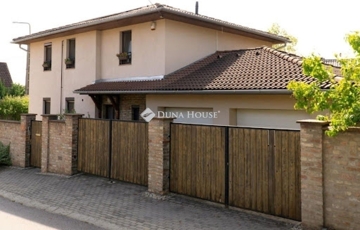 Eladó családi ház