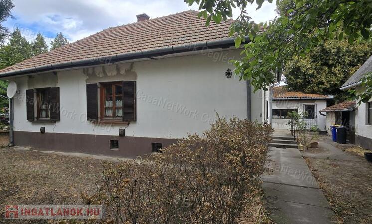 Eladó családi ház Cegléd kedvelt kertvárosi részén!