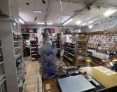 Eladó üzlethelyiség Szolnok belvárosában, teljes árukészlettel!