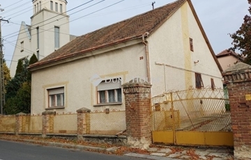 Eladó családi ház