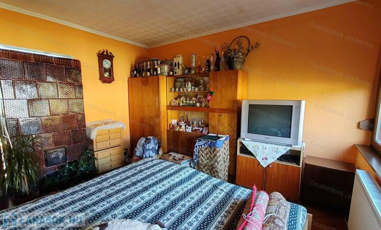 Minden igényt kielégítő, napfényes lakás eladó Jászberényben                                 