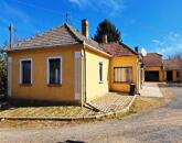 Sok lehetőség, kiváló lokációban - eladó CSALÁDI HÁZ KÁPTALANTÓTIBAN