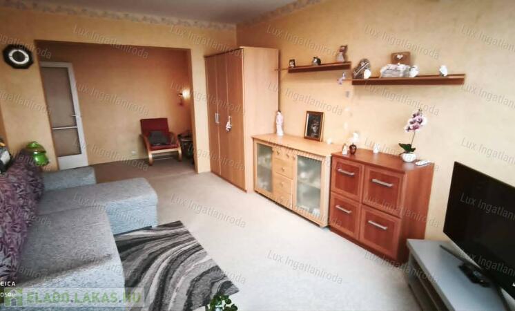 53 m²-es, 2 szoba + hallos lakás Oroszlányon!                                 