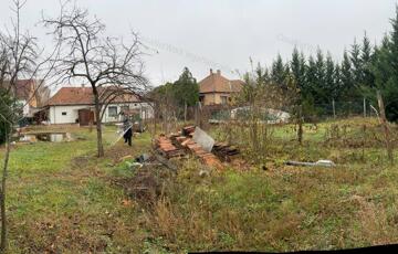 Eladó telek/földterület