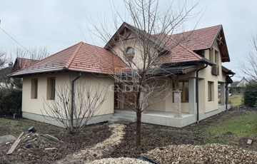 Eladó családi ház