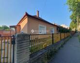 Eladó családi ház Pécs 64 900 000 Ft