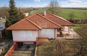 Eladó családi ház