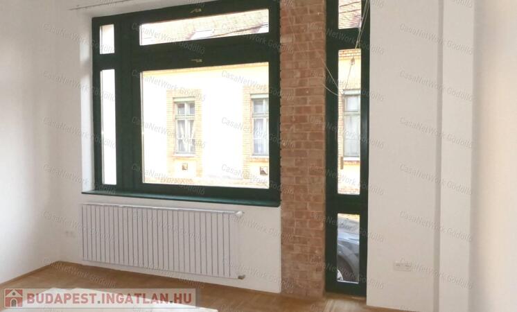 Belvárosban, utcafrontos,  igényes üzlethelyiség                                 