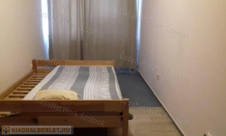 Szolnokon a Bajcsy Zs úton 2 szobás lakás kiadó!                                 