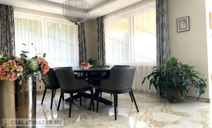 Panorámás luxusotthon zöld oázissal                                 