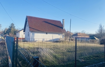 Eladó telek/földterület