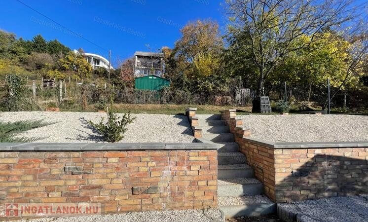 Panorámás telek lakható mobilházzal