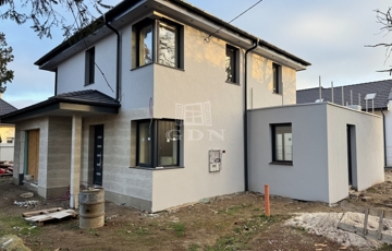 Eladó családi ház