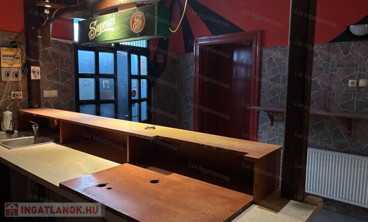 Eladó vendéglátóipari egység Tatán