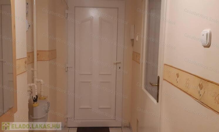 Eladó Szolnok belvárosi garzonlakás!                                 