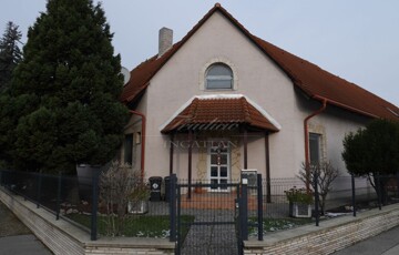 Eladó családi ház