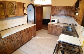 Eladó családi ház