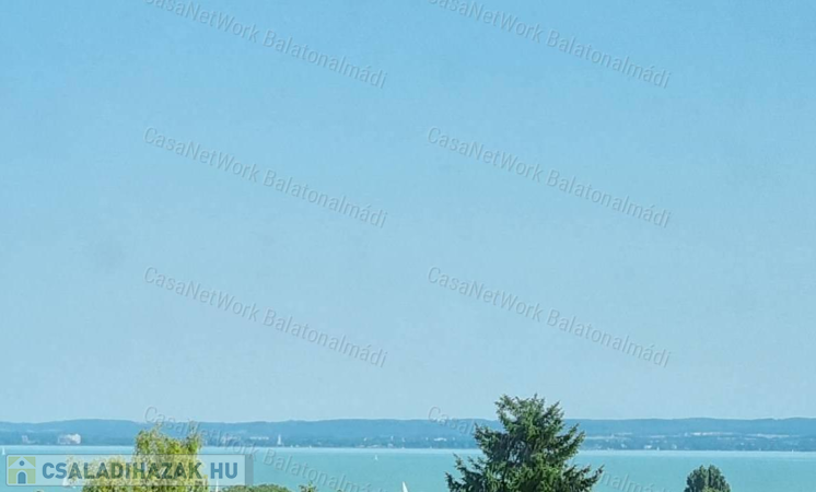Eladó prémium minőségű, központközeli családi ház Balatonalmádiban!                                 