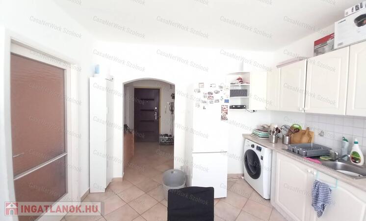 Eladó Szolnok,  Aranyi S úti 4. emeleti, 68 nm-es, 3 szobás lakás!