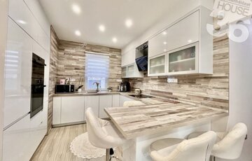 Eladó családi ház