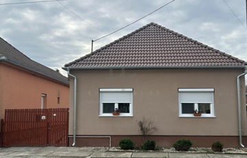 Eladó családi ház