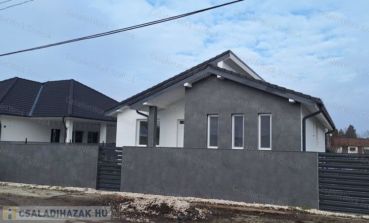 Eladó Szolnok Szandaszőlősön egy új építésű családi ház                                 