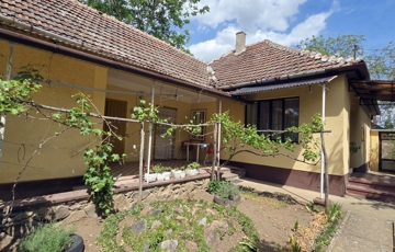 Eladó családi ház