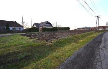 Eladó telek/földterület