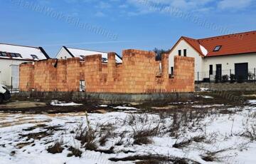 Eladó telek/földterület