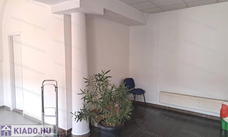 Kiváló adottságú üzlethelyiség határozatlan időre kiadó                                 